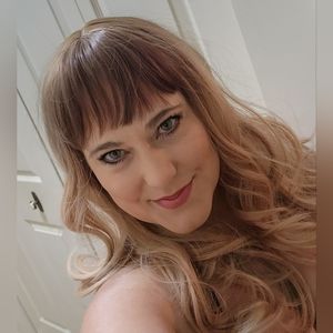 Gorgeous Long Blonde Ombre Curly Wig With Bangs and Dark Brown Roots♡